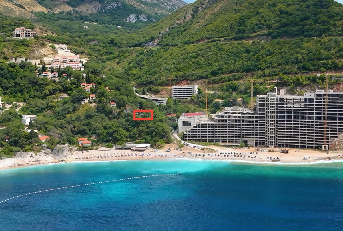Charming Stone House with Parking, 100 m from the Beach, Perazića Do, Budva